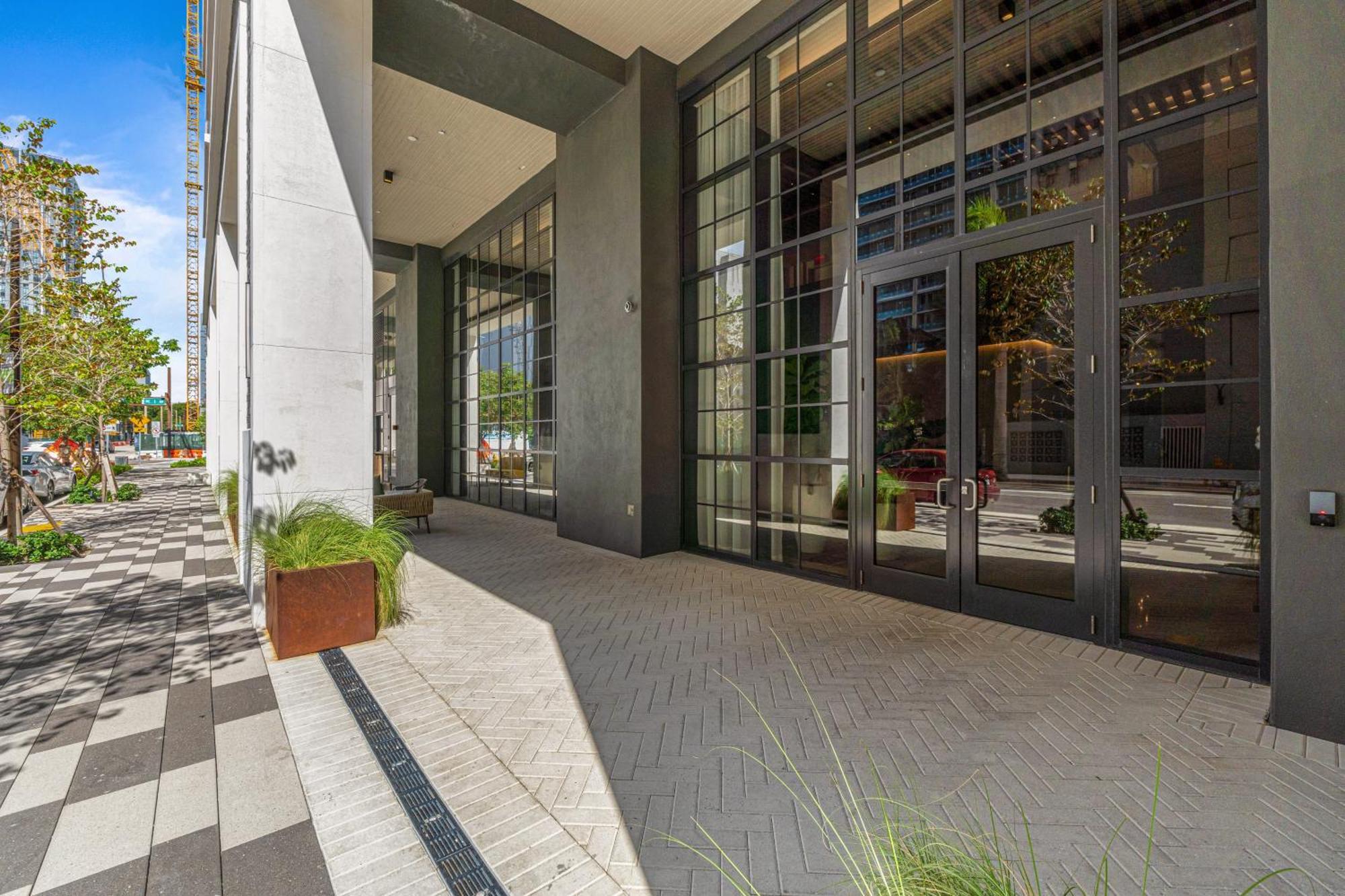 Elegant W Location! *