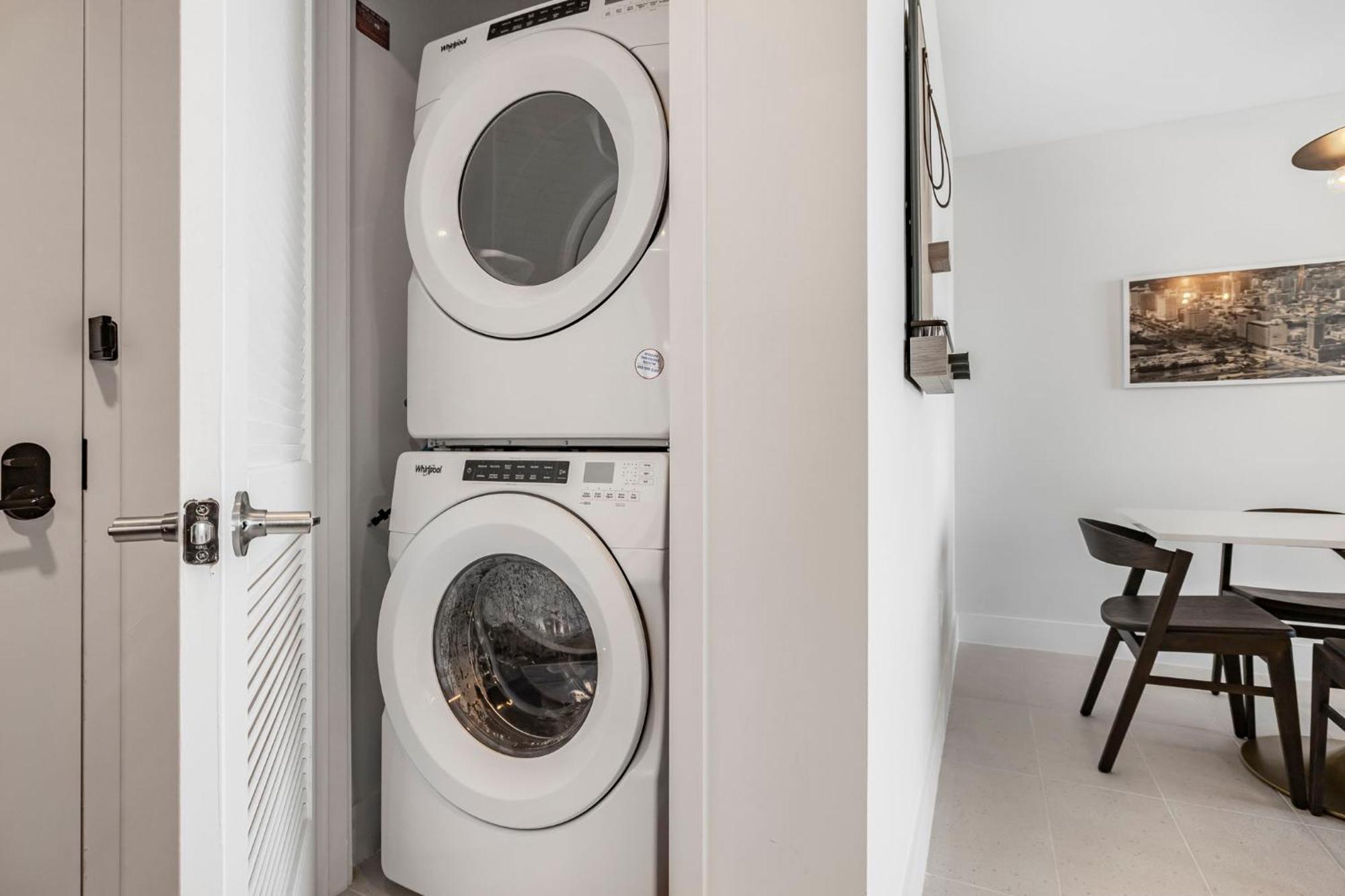 Apartment Elegant W Location!